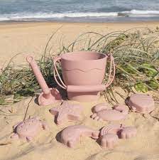 PLAYGROUND Silicone 8pc Bucket & Spade Set