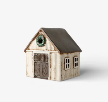 Nordgard Stable with Wreath